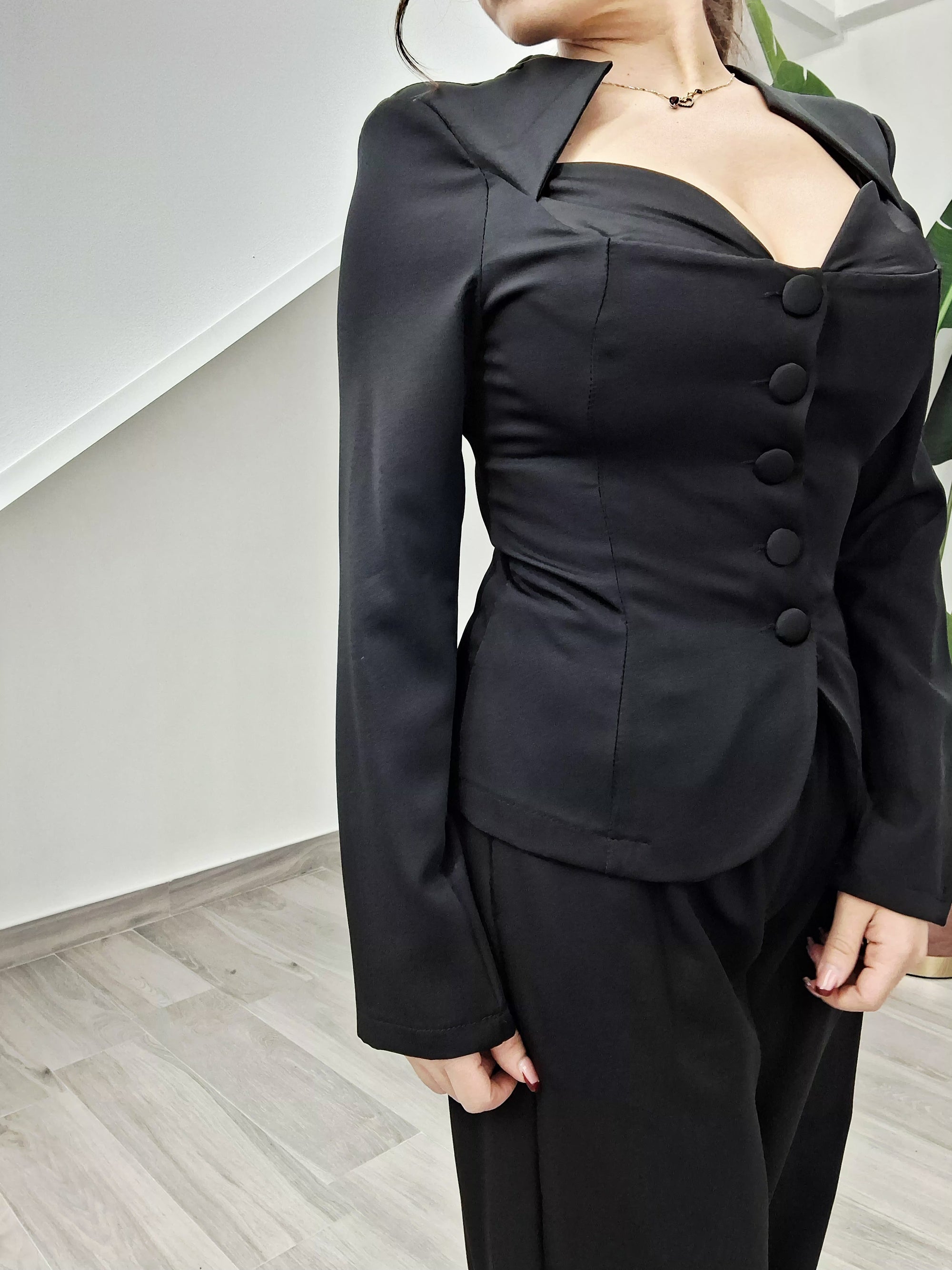 Tailleur Nero Elegante Scollo a Cuore+Pantalone a mongolfiera