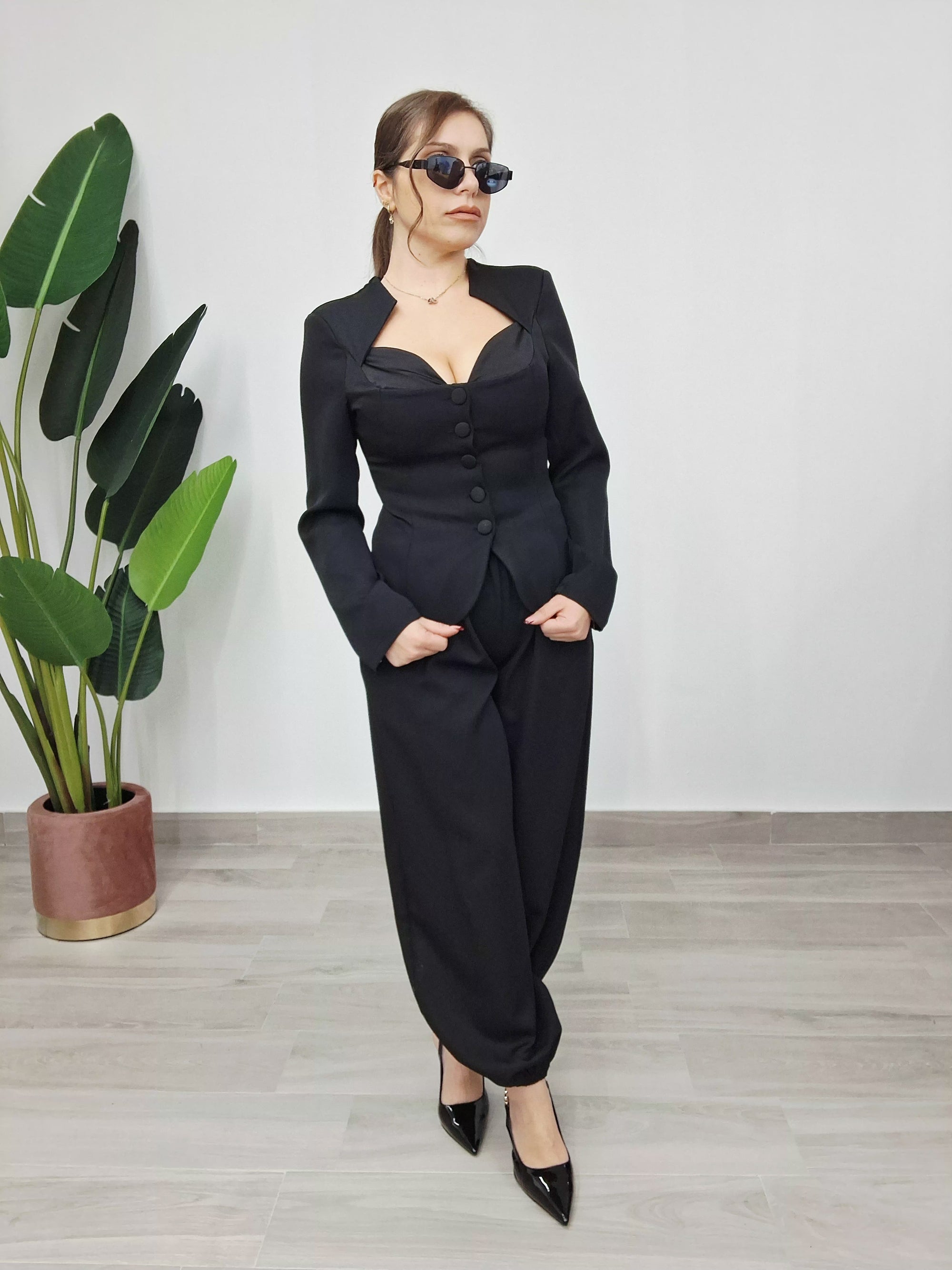 Tailleur Nero Elegante Scollo a Cuore+Pantalone a mongolfiera