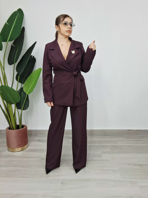 Tailleur Femminile a Portafoglio Effetto Vita Stretta